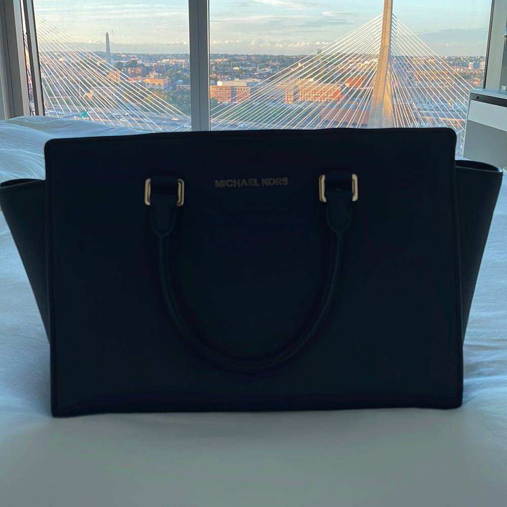 Michael Kors Saffiano Handle Bag